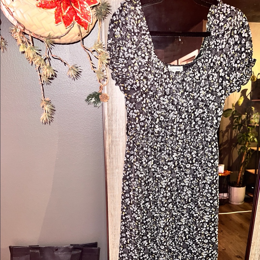 Wallflower Floral Dress - Black Inner Lining - Maxi Dress - Ruffled Shoulders